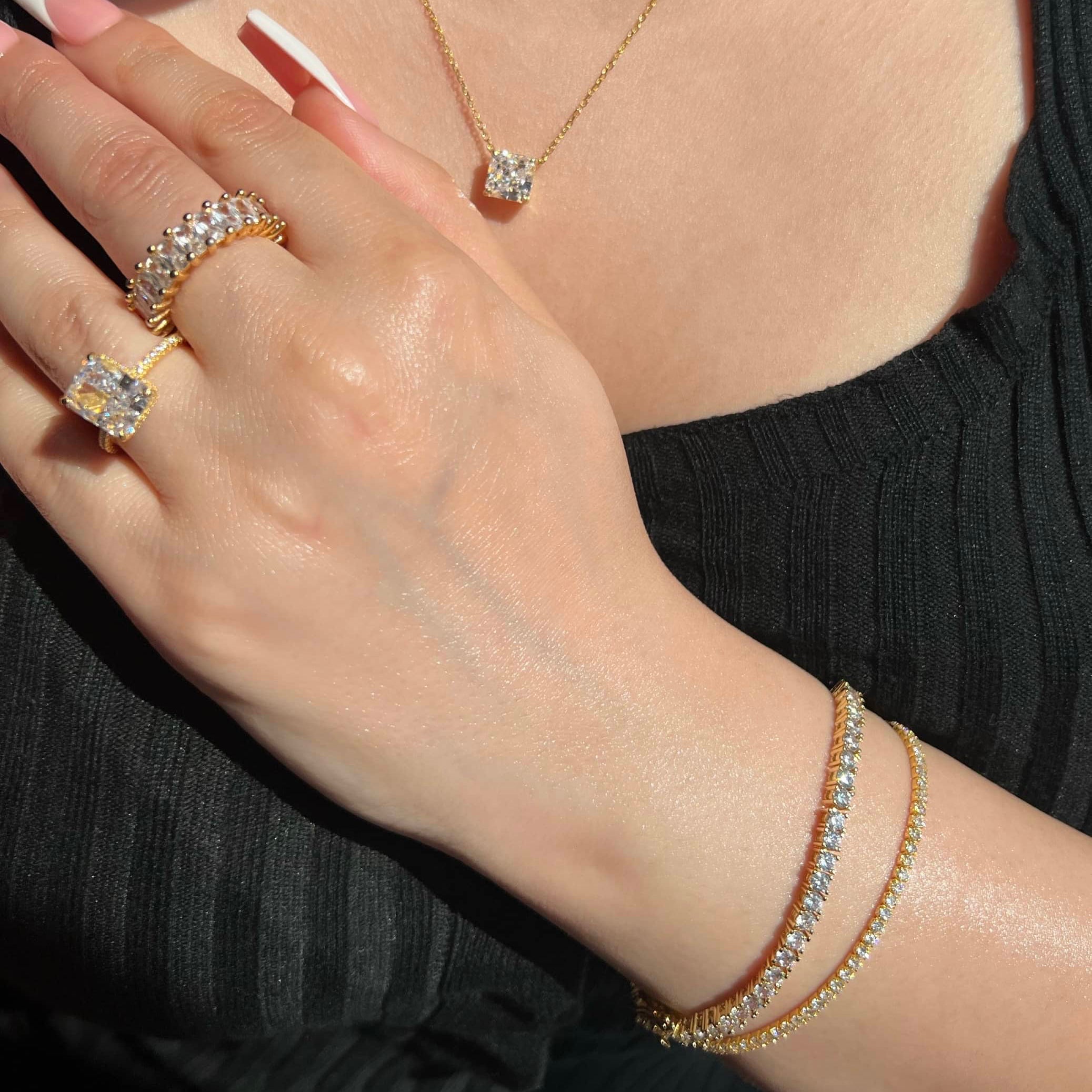 Lรฉsa Radiant Cut Square Sterling Silver Pendant Necklace