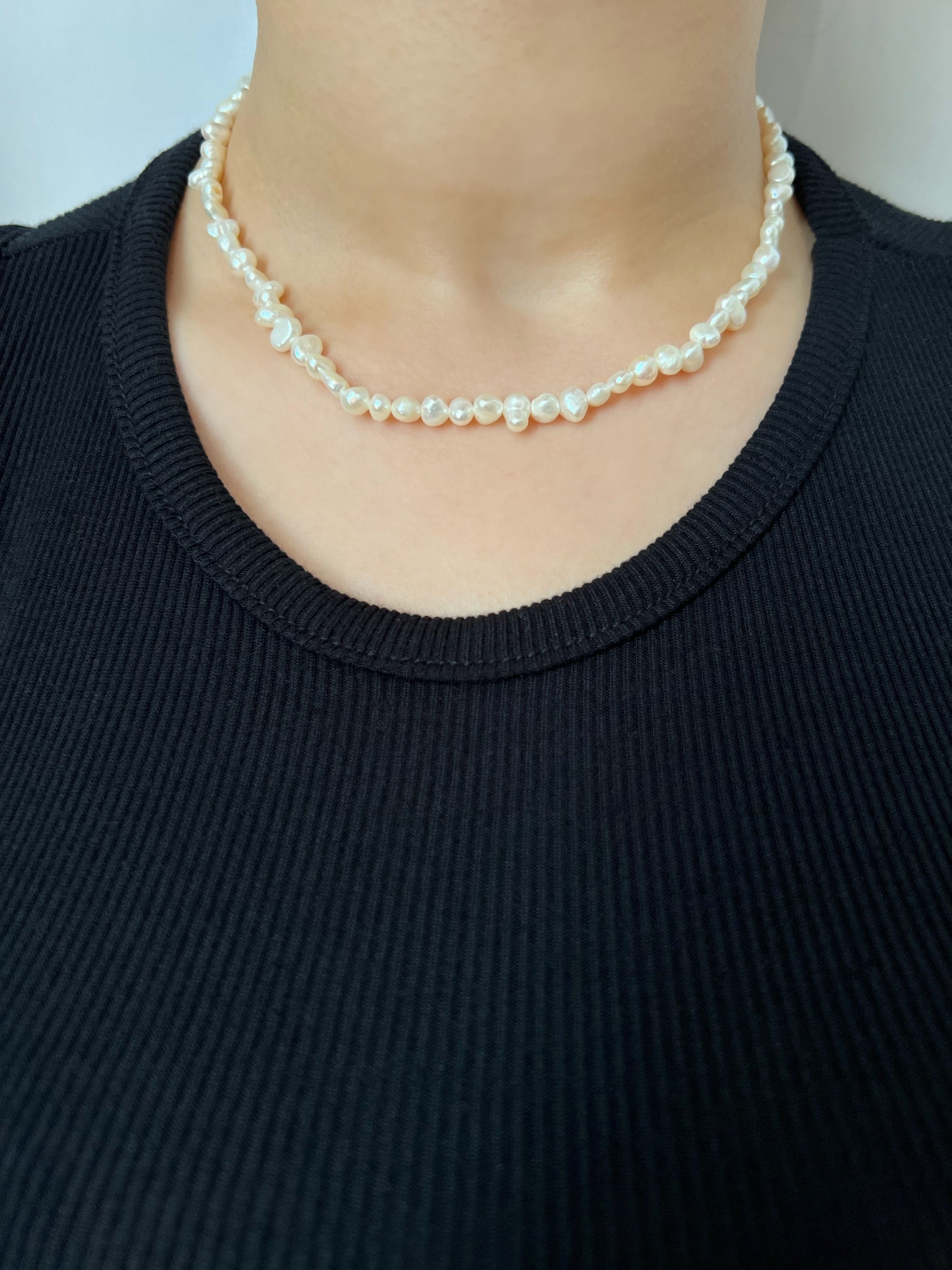 Nia Irregular Pearl Necklace