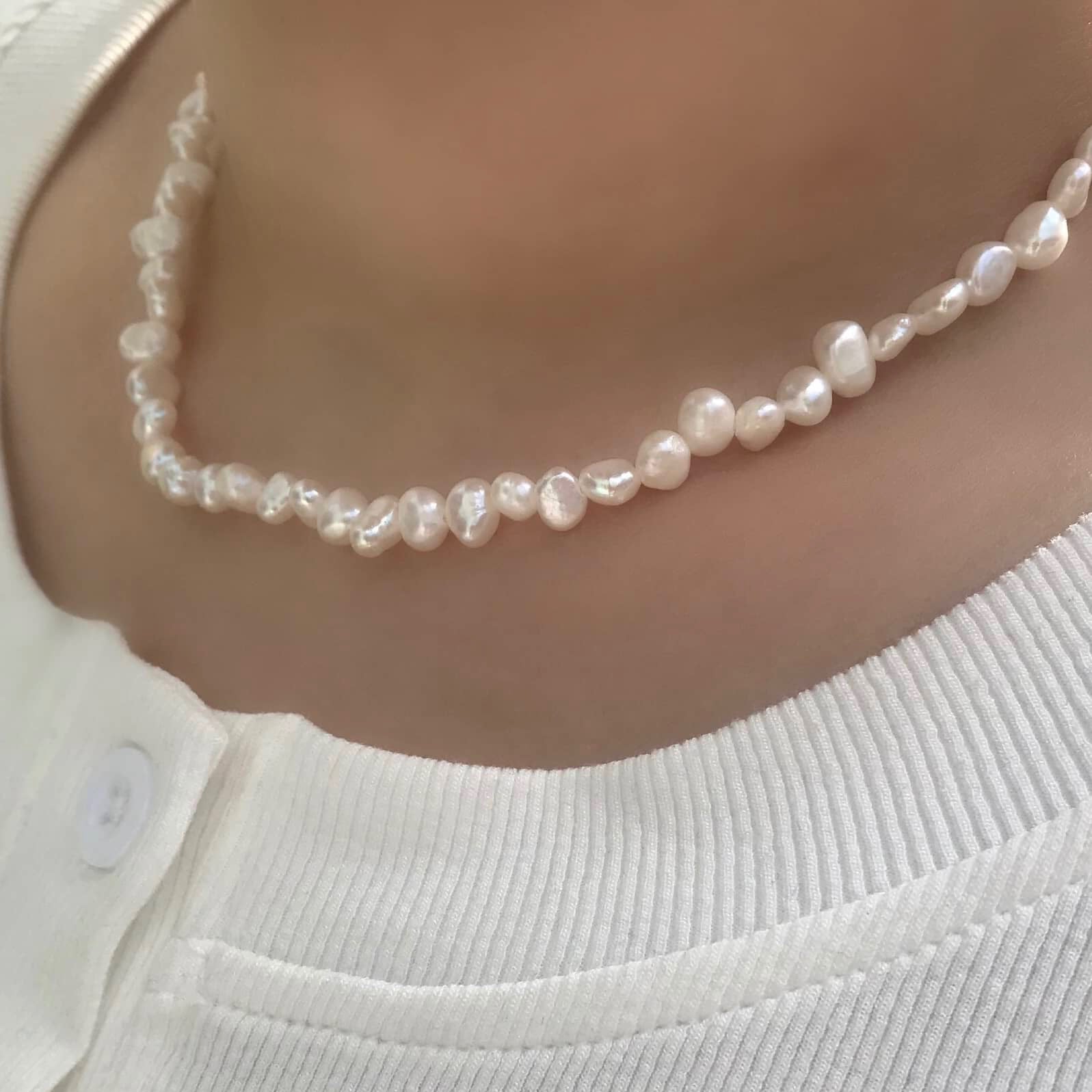 Nia Irregular Pearl Necklace