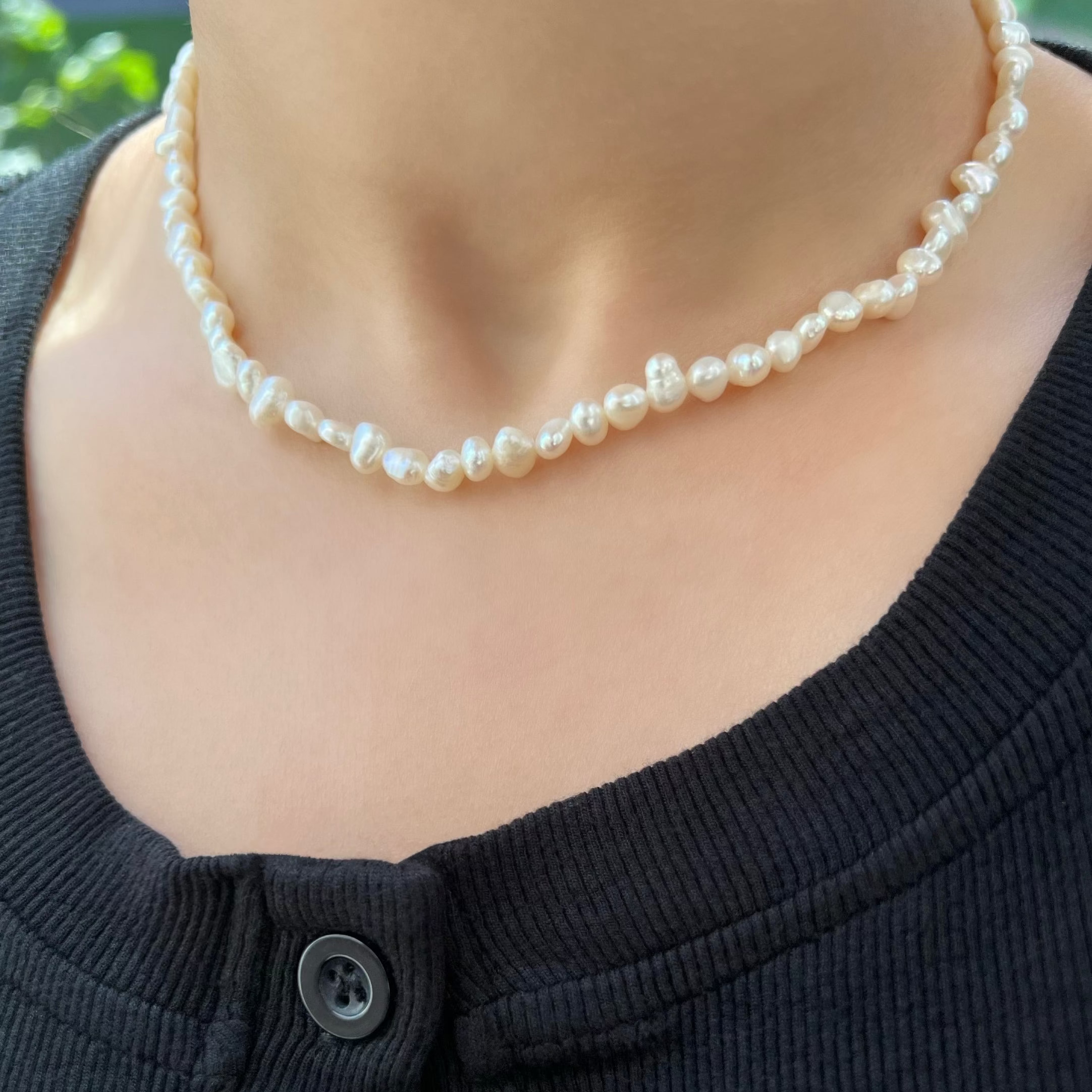 Nia Irregular Pearl Necklace