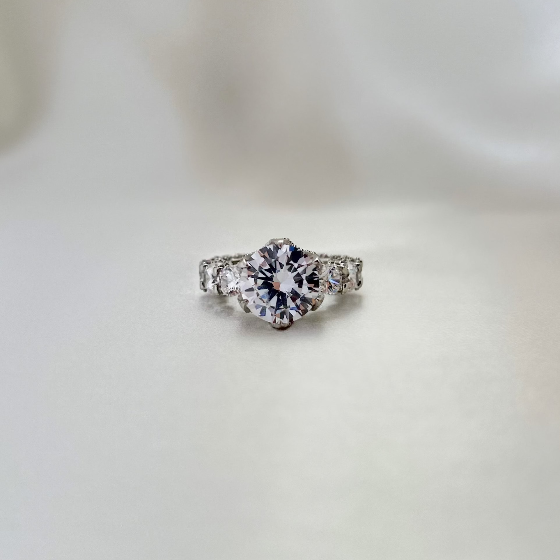 Varenna Round Cut Ring