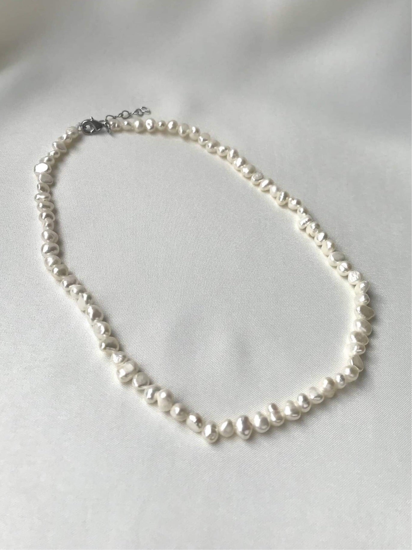 Nia Irregular Pearl Necklace