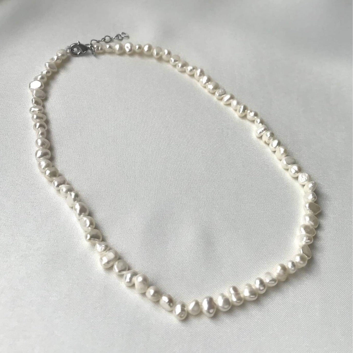 Nia Irregular Pearl Necklace