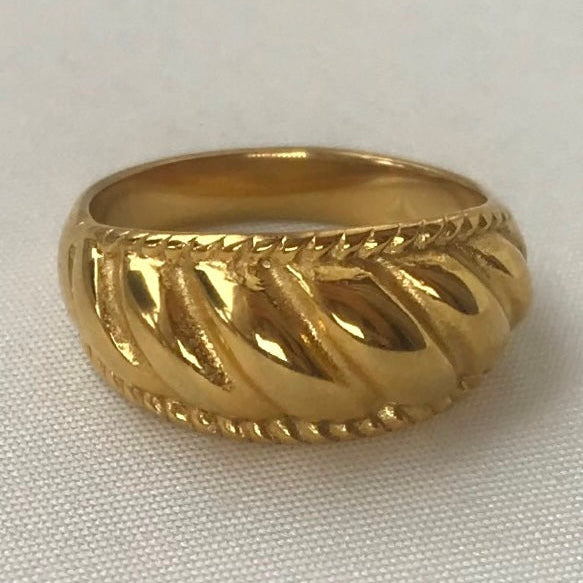 Havana Gold Ridged Croissant Ring
