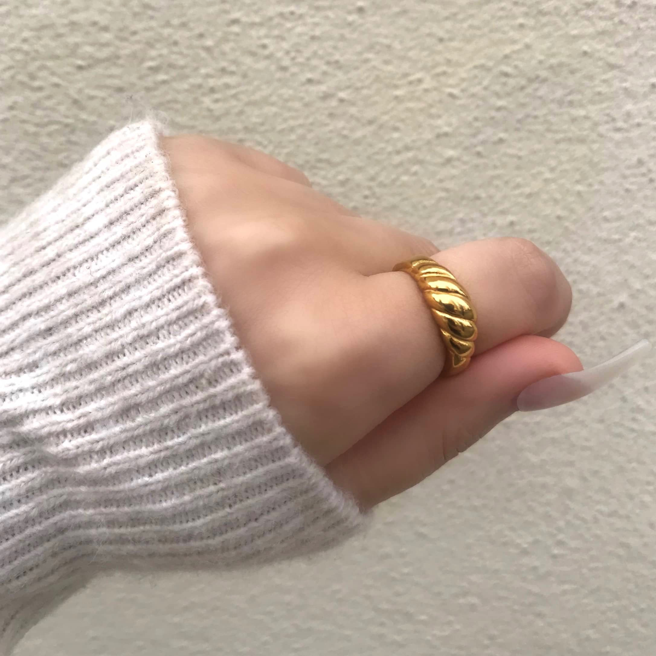 Helena Gold Croissant Ring