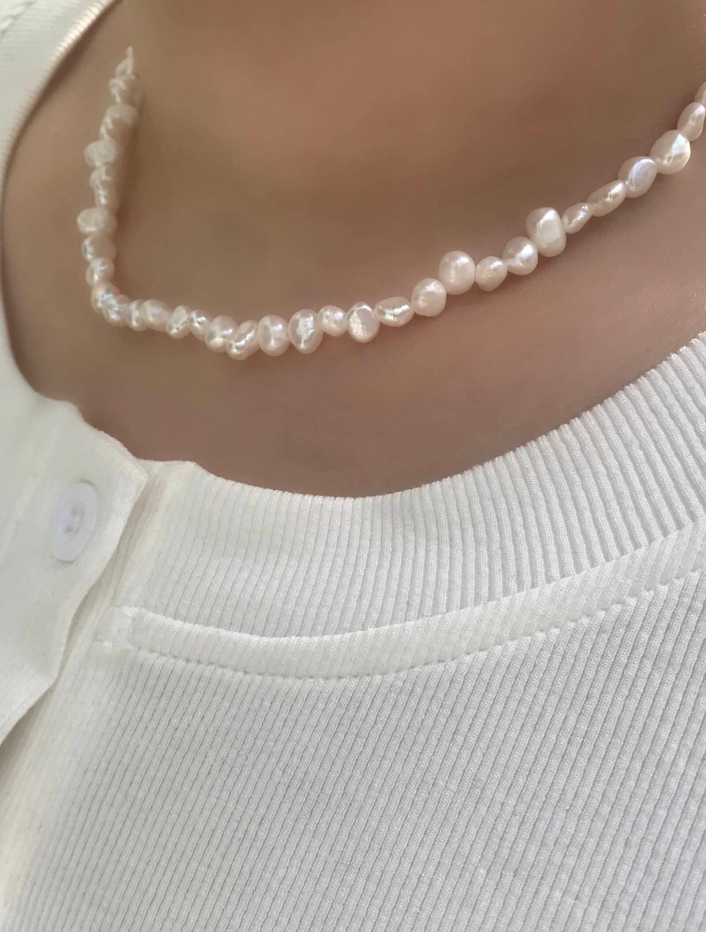 Nia Irregular Pearl Necklace