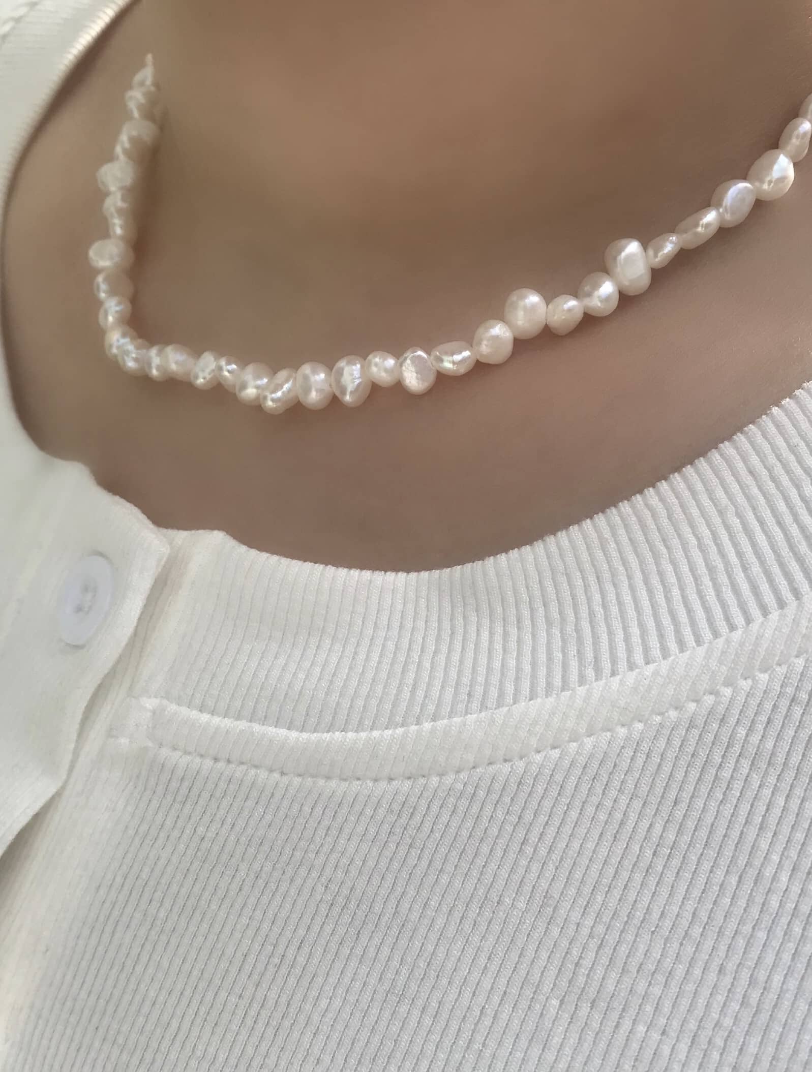 Nia Irregular Pearl Necklace